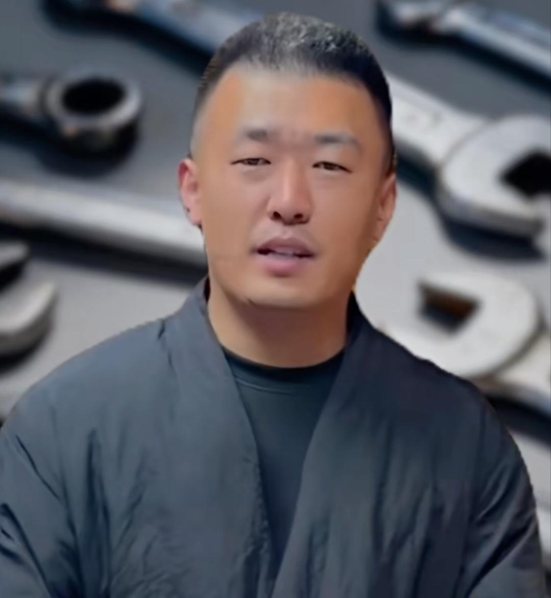 近日，网红自诩通臂拳第八代传人的鸽武缘社交帐号有了新动向，将所关注的2百多个帐号