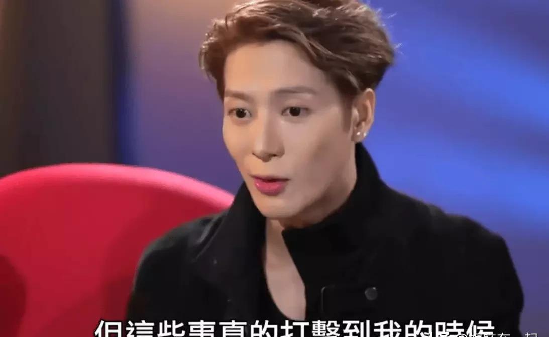 王嘉尔把“想死”写进歌里，反而活过来了。去年他在伦敦后台说，最难受那次给经纪