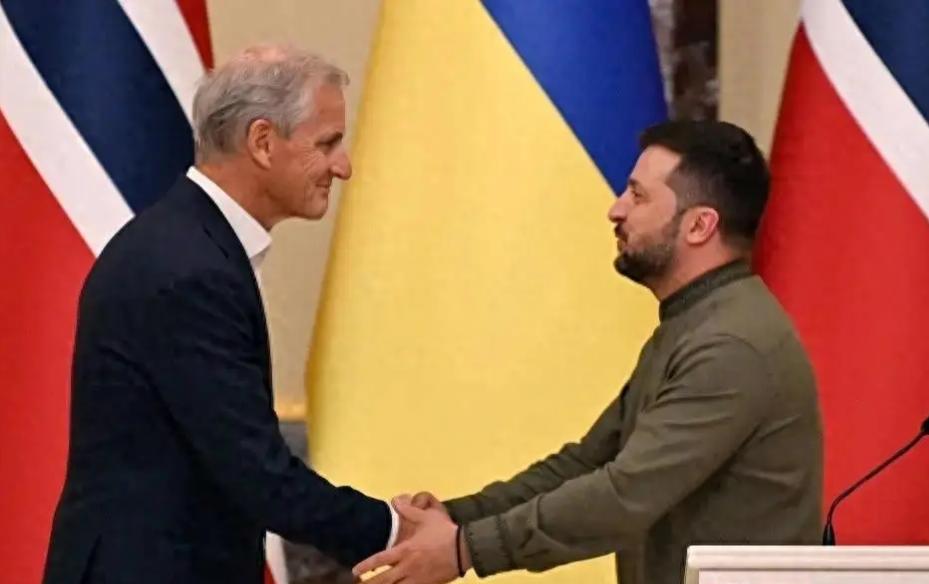 真的看傻眼了，挪威援乌70亿美元，不是贷款，而是无偿专项援助！早些天，挪威首