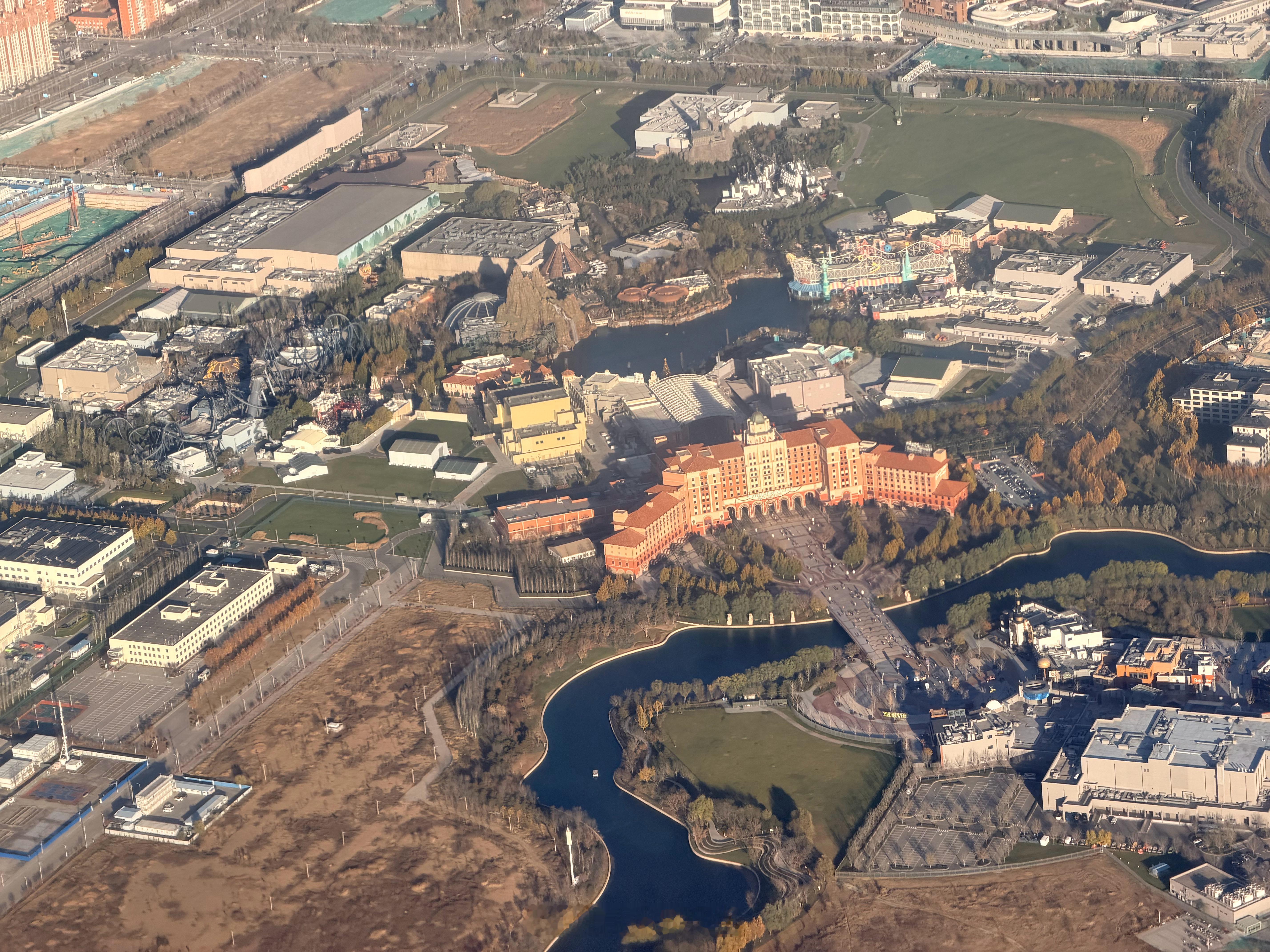 今天回来遇到能见度很好正好拍到了北京环球影城