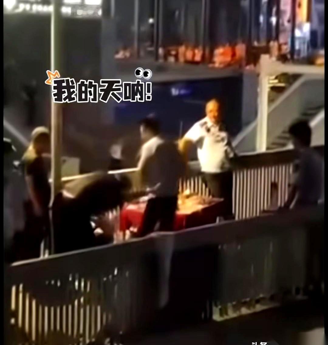 武汉天桥那事儿，吵了半天，我就问一句：如果动手那几个人，穿的不是那身“看着像那
