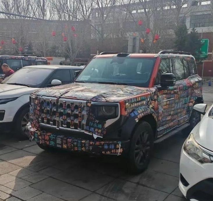 红旗首款硬派越野SUV谍照曝光，被命名为1927，光看造型就知道有多硬核了，车衣