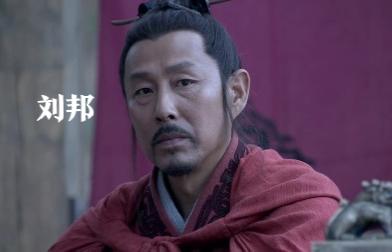 汉太祖刘邦得知<em>钟离眛</em>被楚王韩信藏匿在府中，愤怒不已，命令：“韩信敢藏匿<em>钟离眛</em>，明