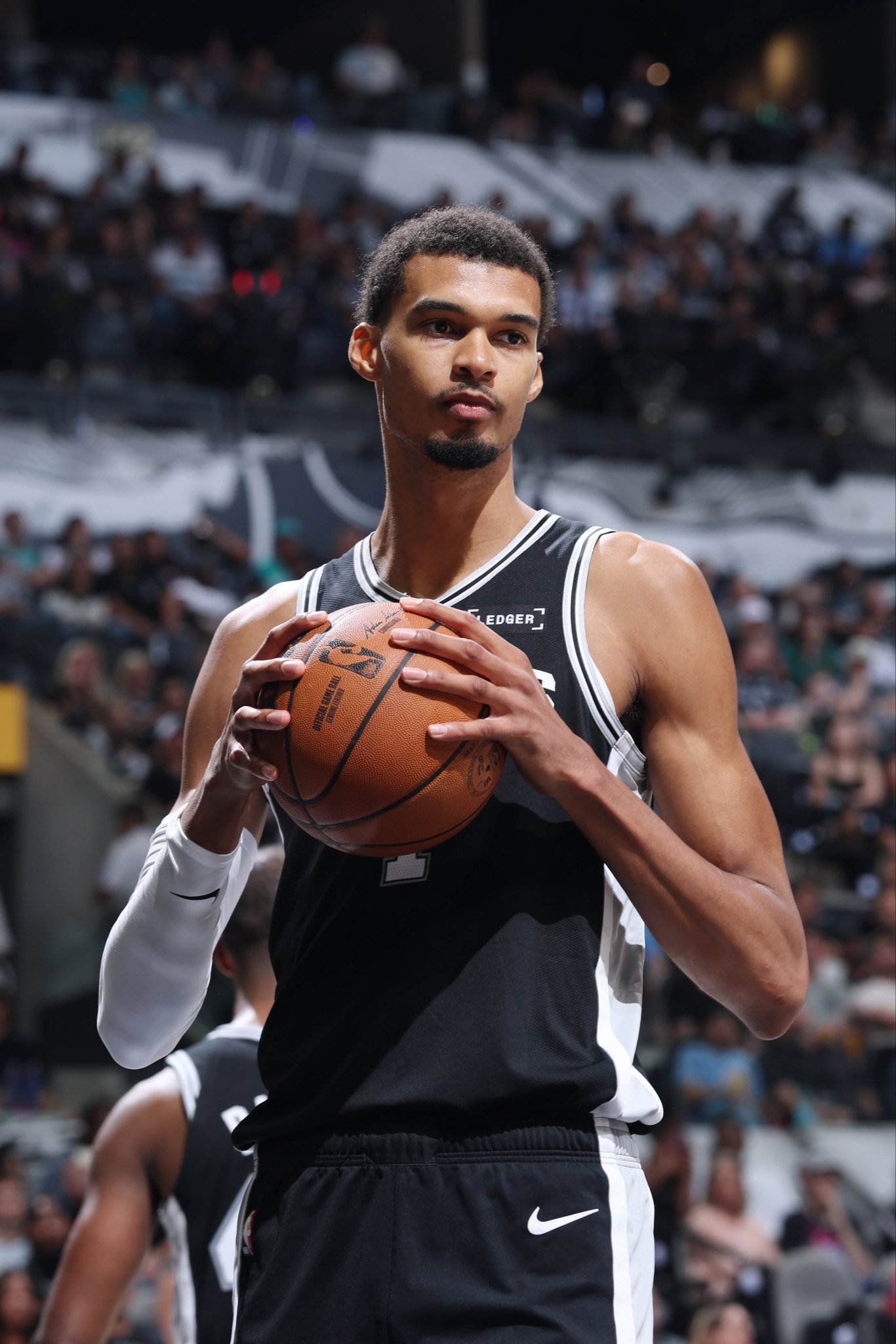 太炸裂了！开赛至今的文班亚马……[惊恐]——G1，21中15，40分15篮板3盖