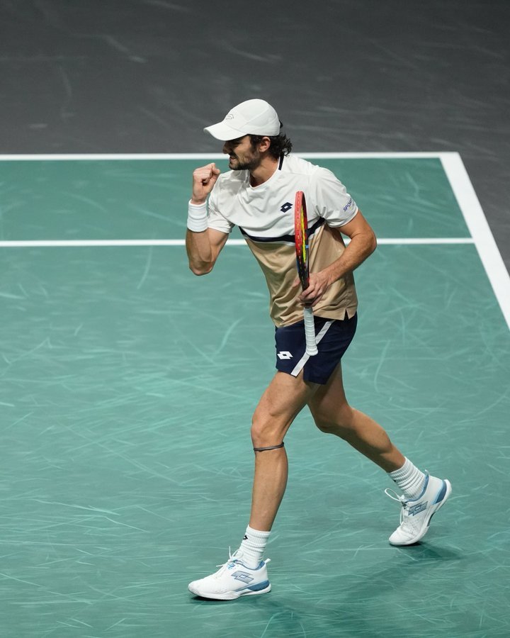 成功绝非偶然，瓦舍罗巴黎大师赛进八强。瓦舍罗继续前进，淘汰一大师诺里，强势晋级巴