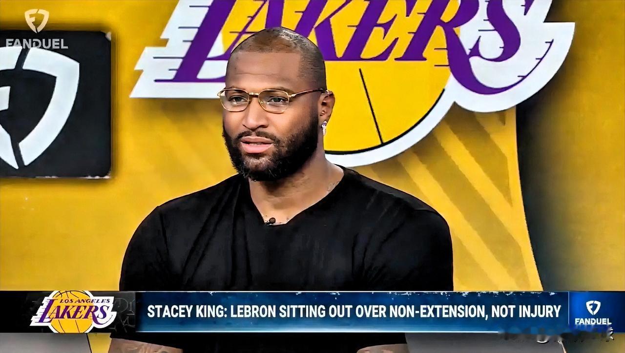 前湖人球员考辛斯所言极是啊!考神近日在一档播客节目中谈到前队友詹姆斯说道:“