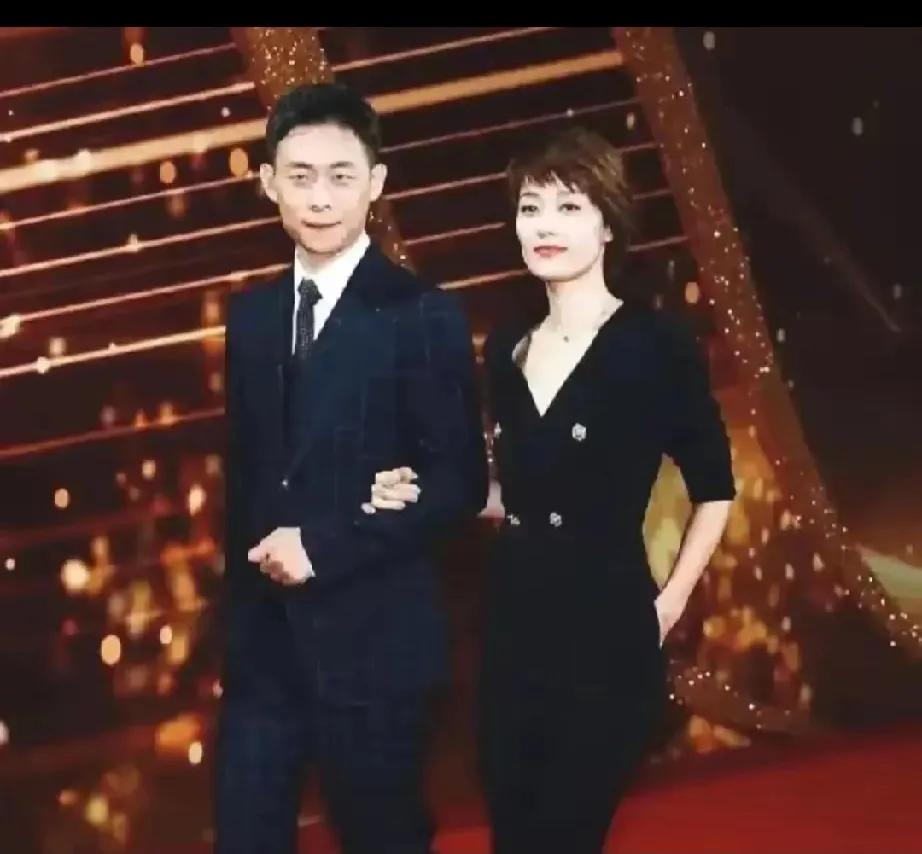 马伊琍那双“脏鞋”，堪称今年红毯最炸裂的行为艺术！品牌设计师揭秘，鞋面污渍是工业