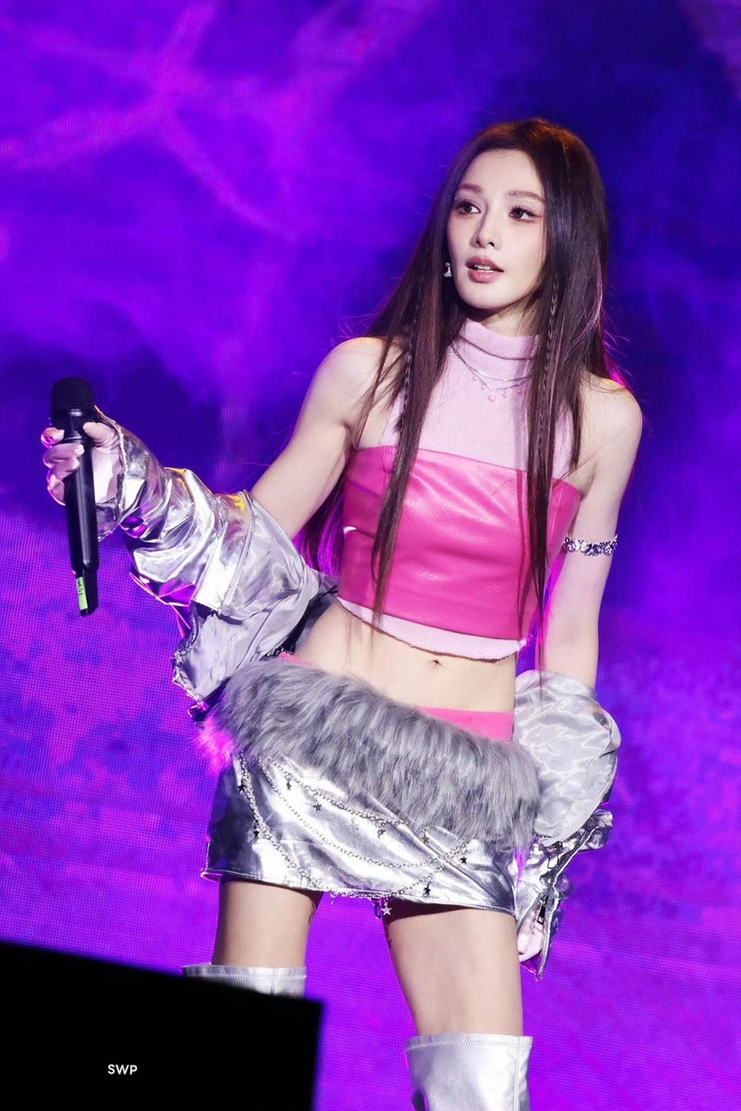 彭小苒QQ秀彭小苒好像在玩千禧年的QQ秀，每一套都好爱！粉色都可以轻松拿捏