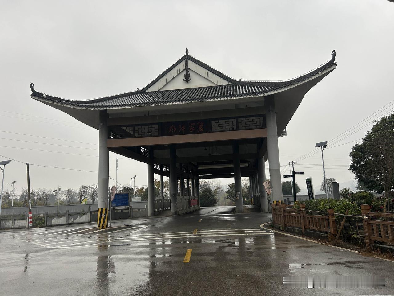 现在农村的空置房很多，真心建议只租不买！就说我们现在租的这个地方，在雨花区和湘