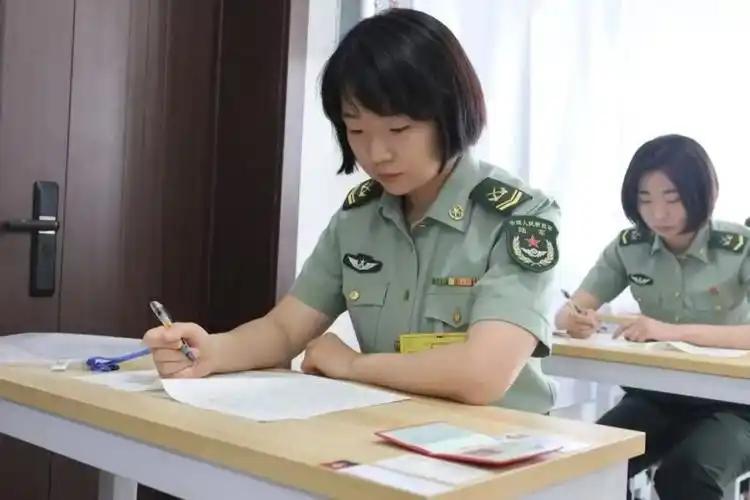 现役军人当铭记“蜀之鄙有二僧”的故事！服役21年里，我常听一些战友信誓旦旦、