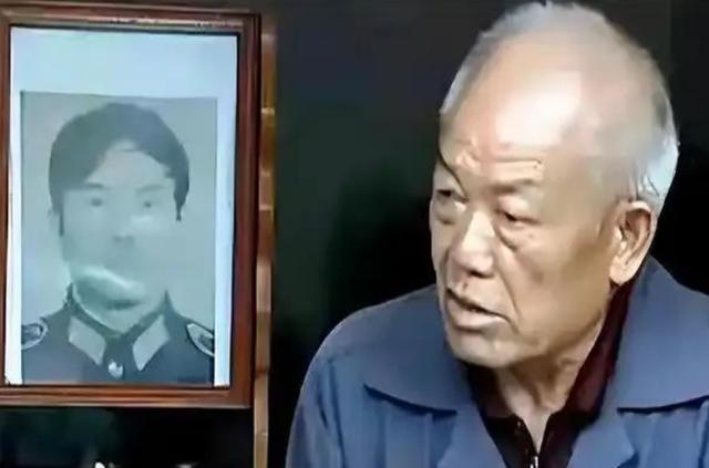 1987年，一缉毒警以“回族老板”的身份打入毒贩内部。然而，毒贩子竟有所怀疑，吃