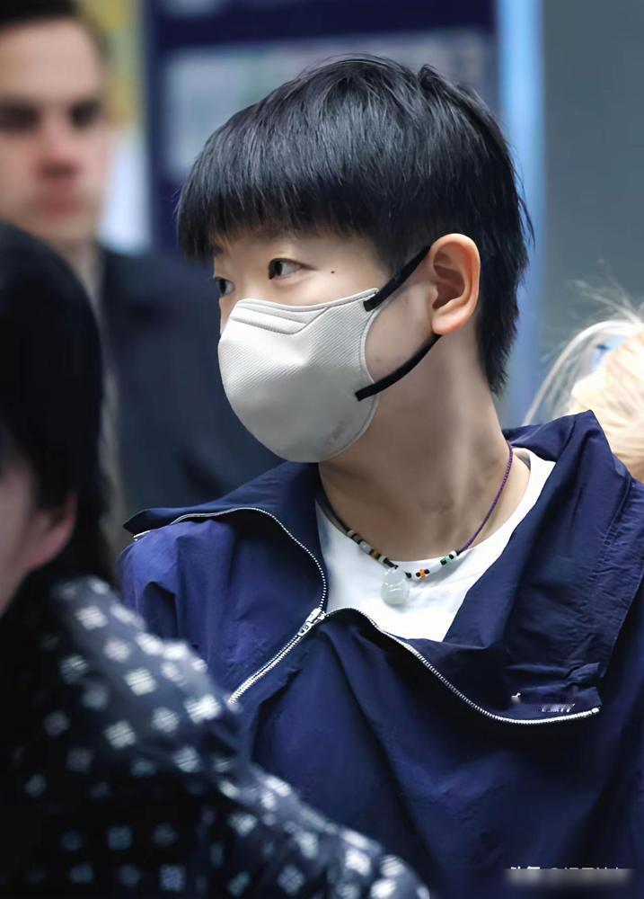 哈哈，友友们发现了没，我也是才发现，莎莎藏得够深啊，到现在才看到。简单说下，