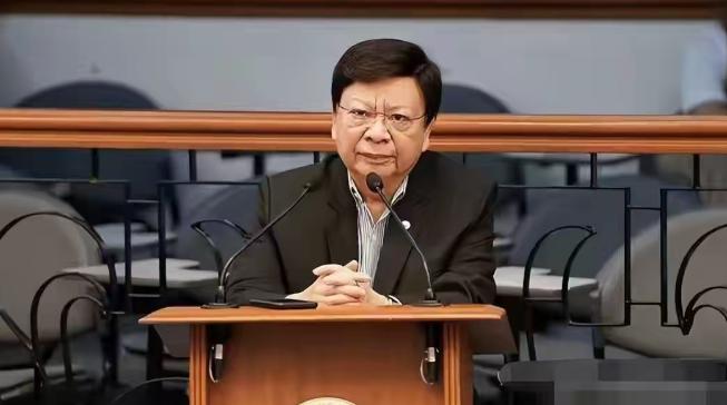 马科莱塔终于出手了。6月12日报道，老杜盟友，参议员马科莱塔对外呼吁，菲律宾最高