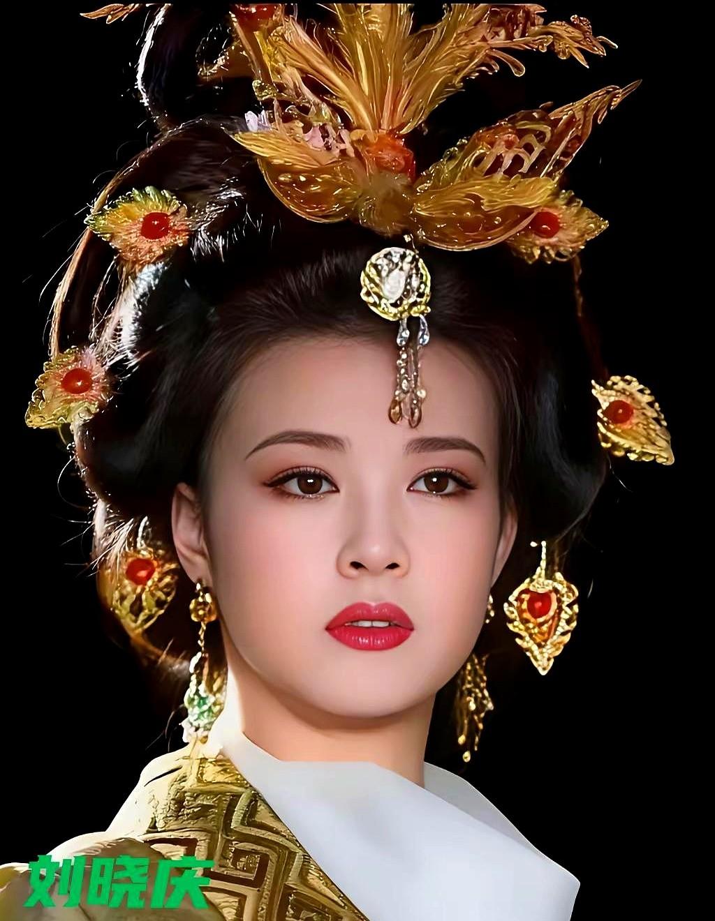 一抬眼，天下就是她的。刘晓庆演的武则天，别人连抄都抄不明白。她把那股子睥睨天