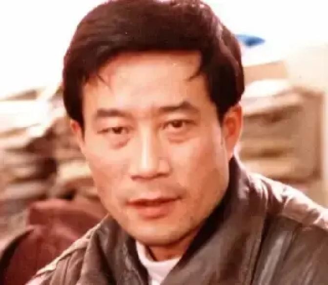李雪健第一次见焦裕禄老婆，直接被一句“白胖子不能演我丈夫”骂得没敢吭声。1990年，剧组敲定李雪健演