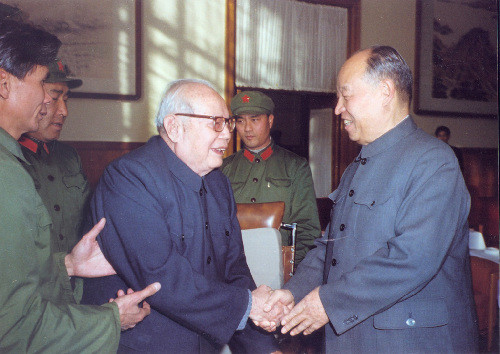 1948年，北平和平解放在即，中央成立了北平市委，第一副书记是叶剑英，第二副书记