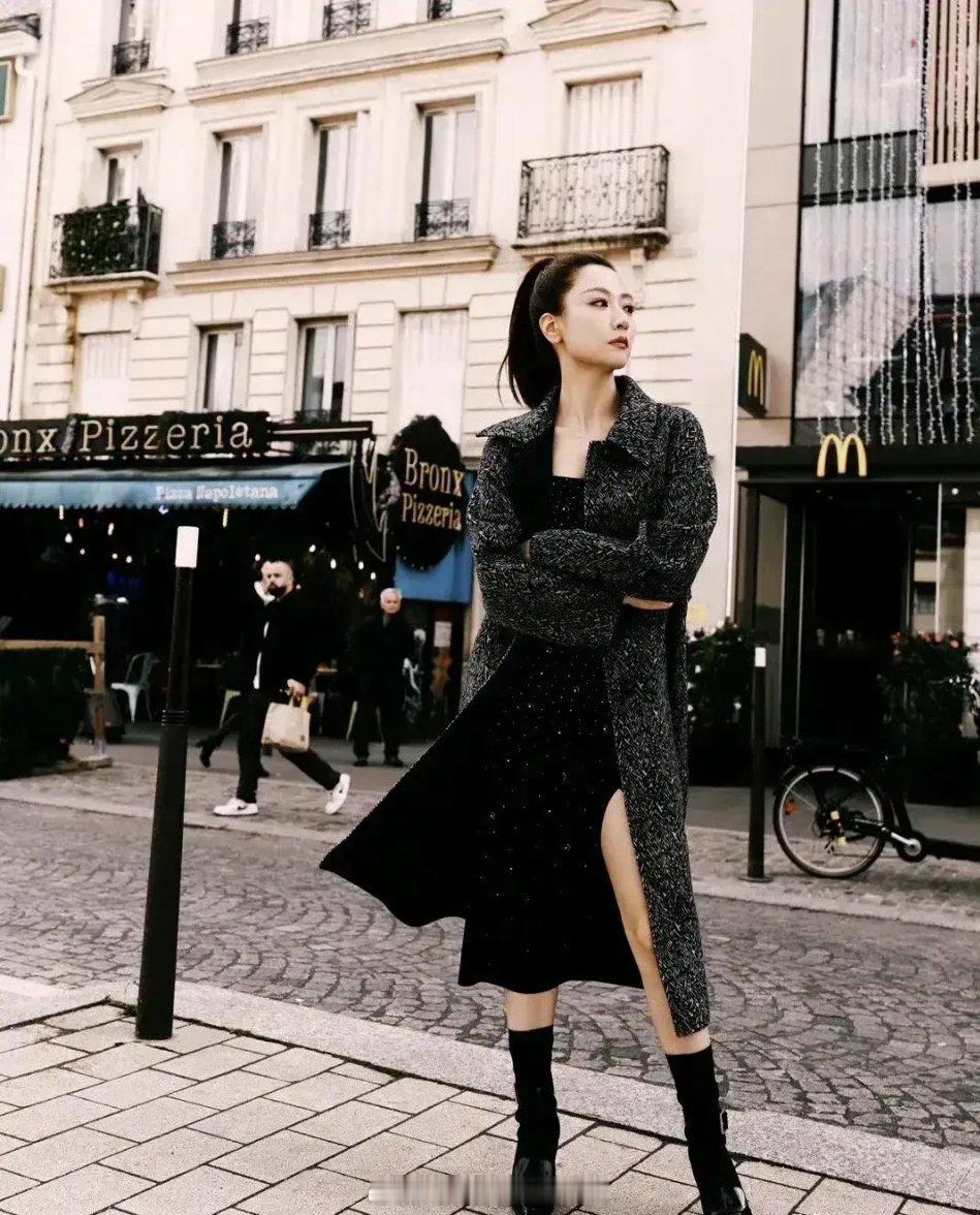 她真的是太可惜了明明手握主角剧本，又是富家千金，还是政法大学的高材生，在这么好的