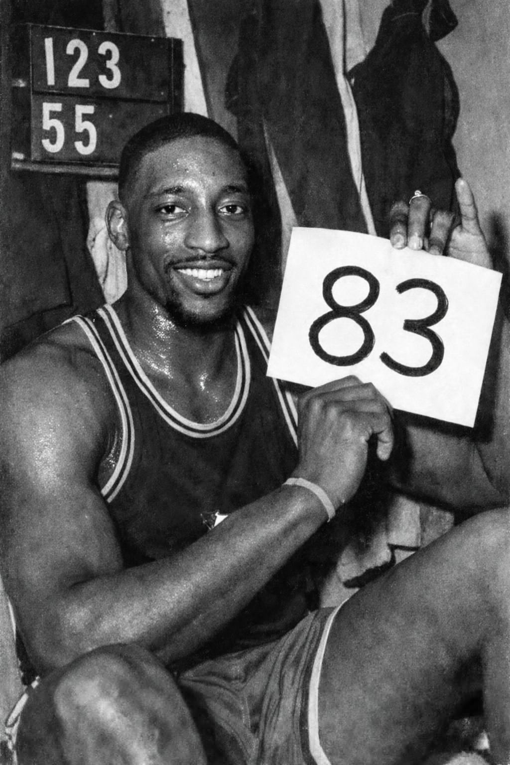 20年了，唠嗑的81终于被破了。43投20中🎯，三分22投7中，在这个出手次数