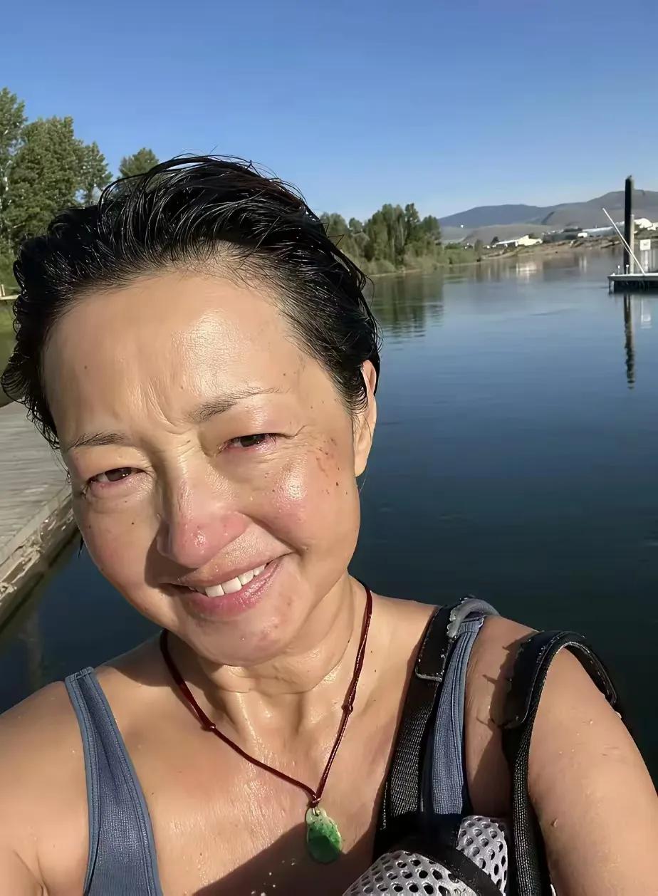 不知道黎明看到如今的李绮红，还会不会“中意”她呢？55岁的李绮红已经尽显老态了