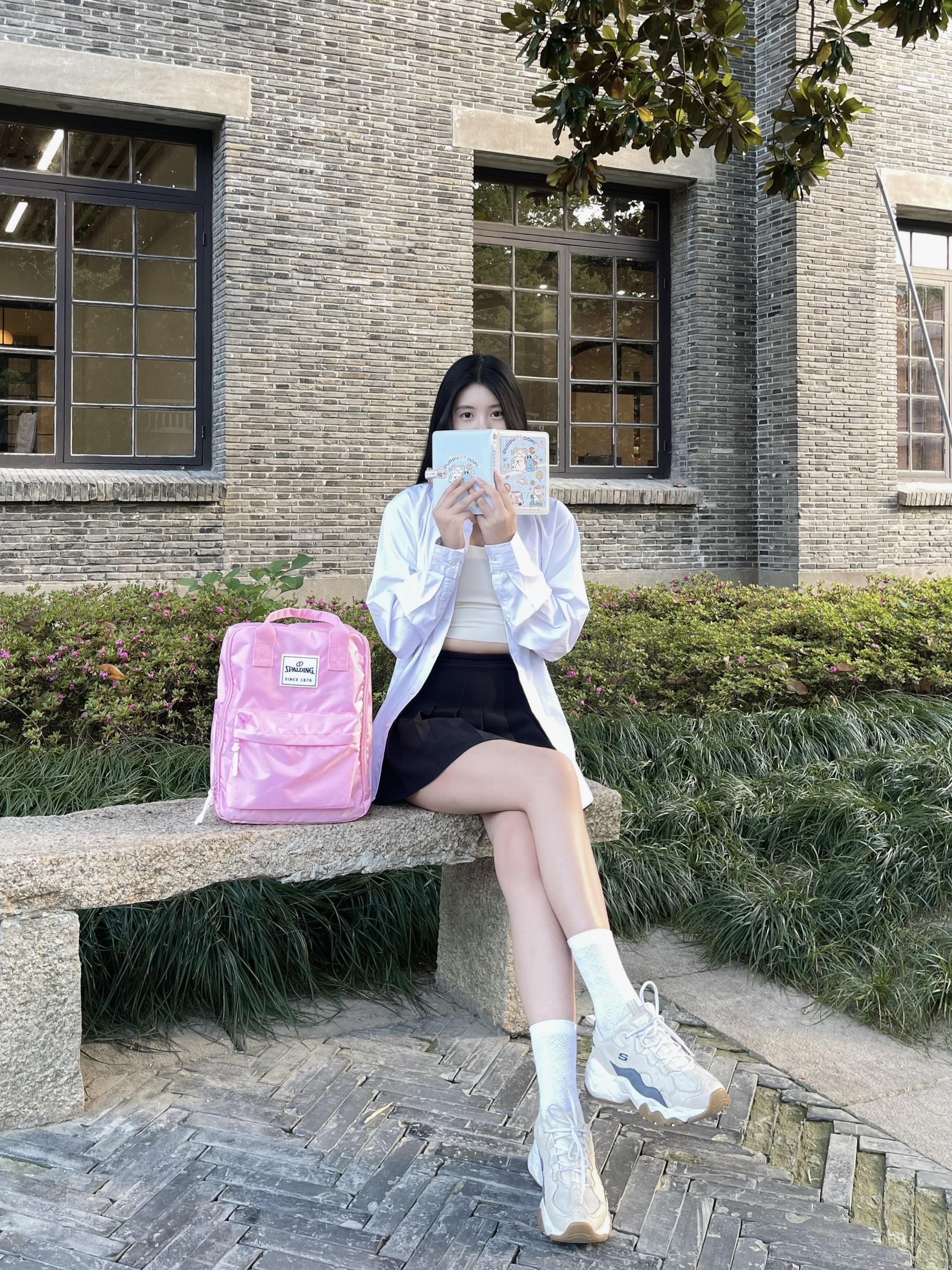 女大学生