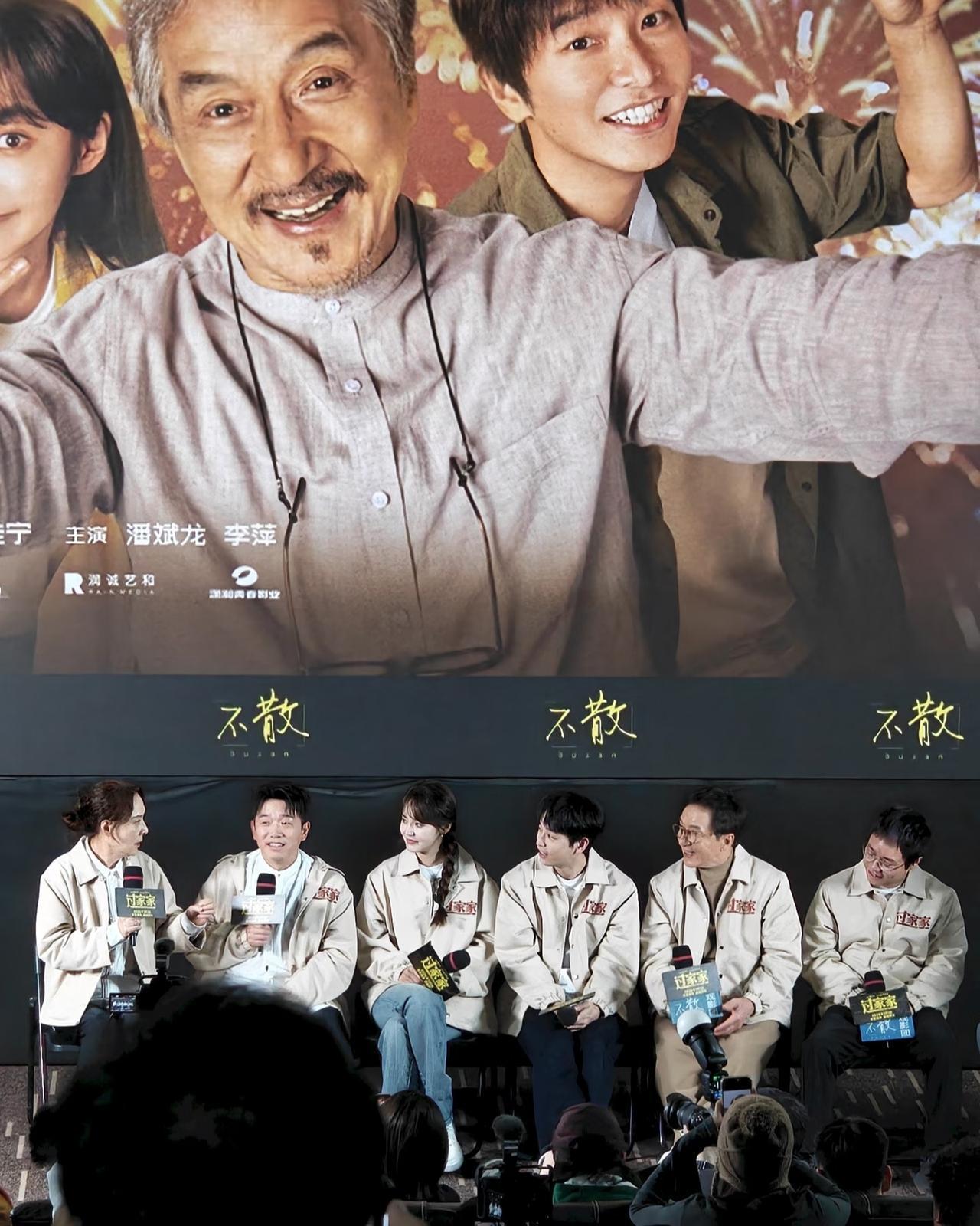 对不起，成龙大哥，这次我真的不想夸你“打戏好”了！昨天看完首映礼，发现和宣传