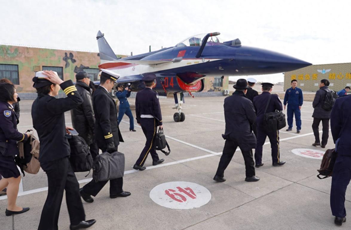 高市早苗嗓门再怎么大，不妨碍自卫队很老实，来华找解放军谈和平。日本有个叫高市