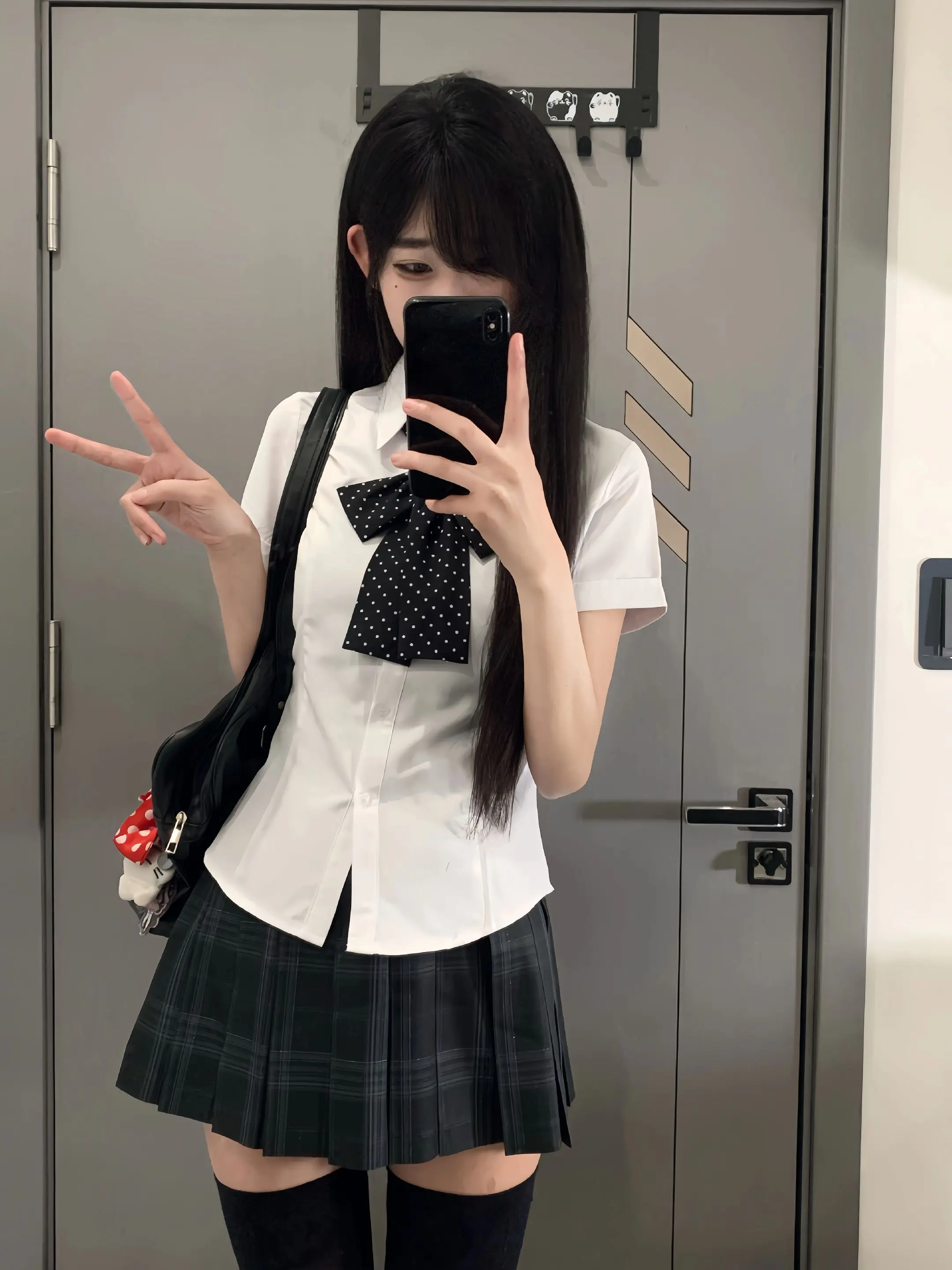 深色系与收腰。回复