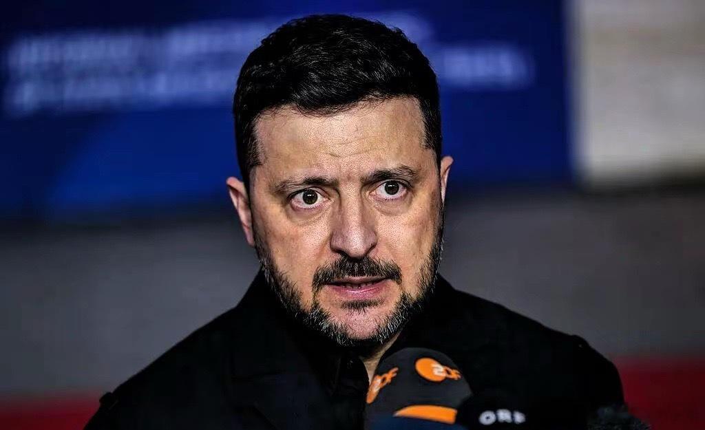 900亿欧元终于解冻！泽连斯基交底：首笔全砸军工，国库快撑不住了今天基辅热闹了，