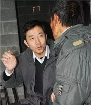 “清华硕士”出身的县委书记陈行甲，语出惊人：“当官之所以腐败，无非是养儿子、买房