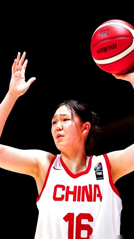 日本同龄人都踢两年职业联赛了，17岁的张子宇却打不了WCBA。篮协规定死死的：没