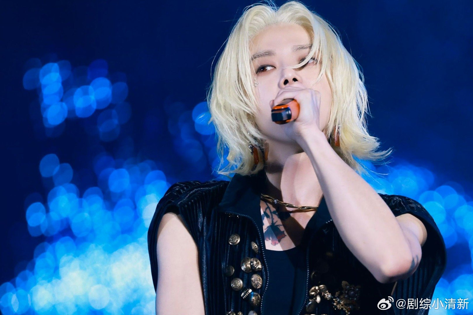 华晨宇演唱会连续12年票价未涨从2015到2026，他演唱会票价就没变过。抚仙