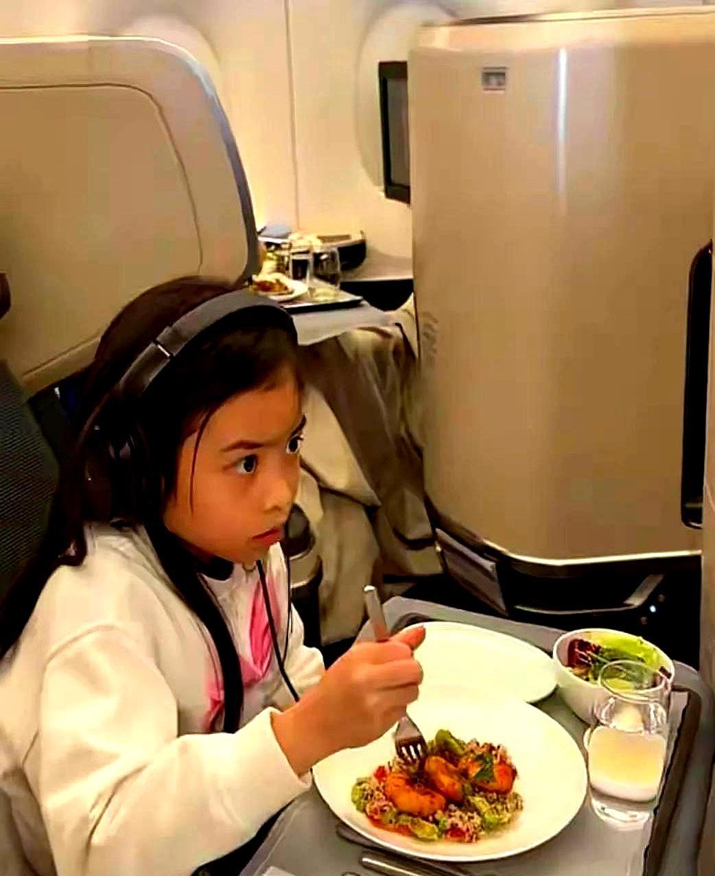 郭富城把方媛宠成“功能”，郭可颂把熊黛林宠成“女王”。这差距，和爱多爱少关系不