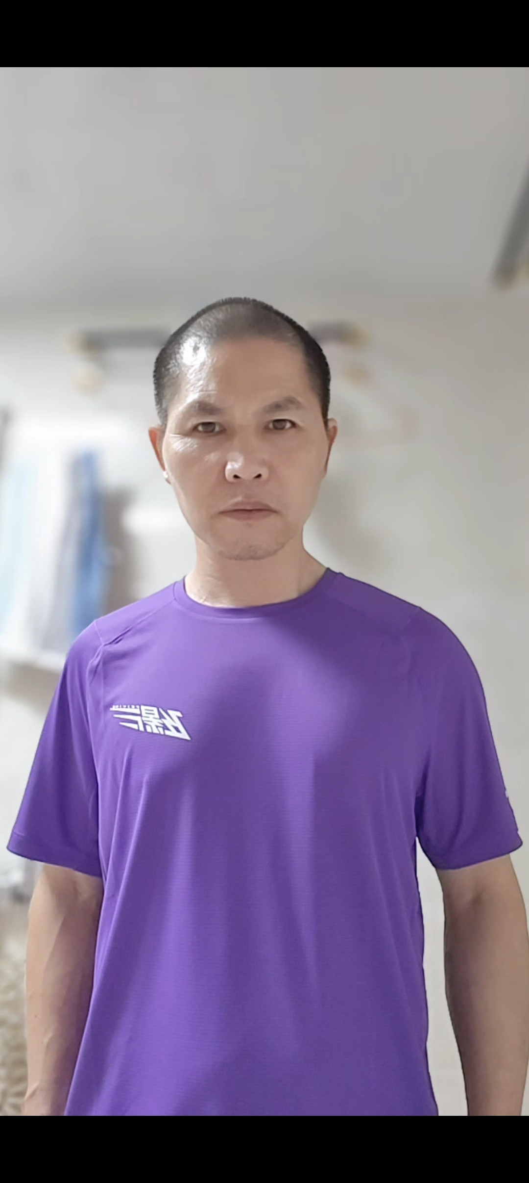 上个月进一个厂做临工，除老板之外清一色是娘子军。开始，一个90后喊我大叔，然后8