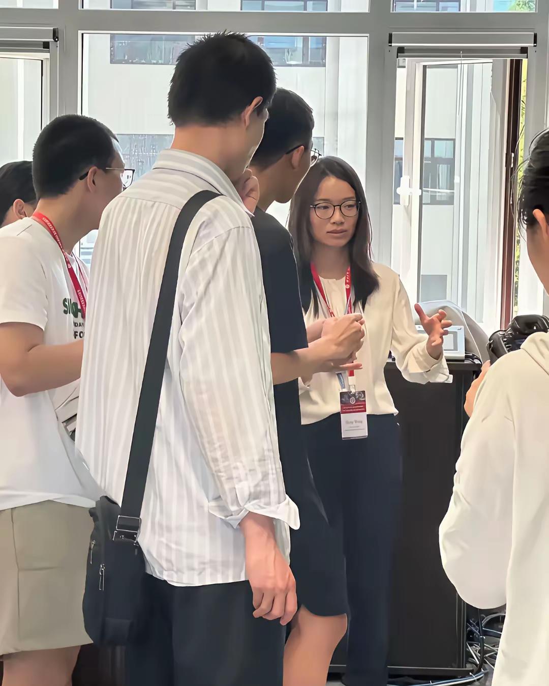 北大数学大神韦东奕也有佩服的人。在被外界号称味“神婆”的数学系