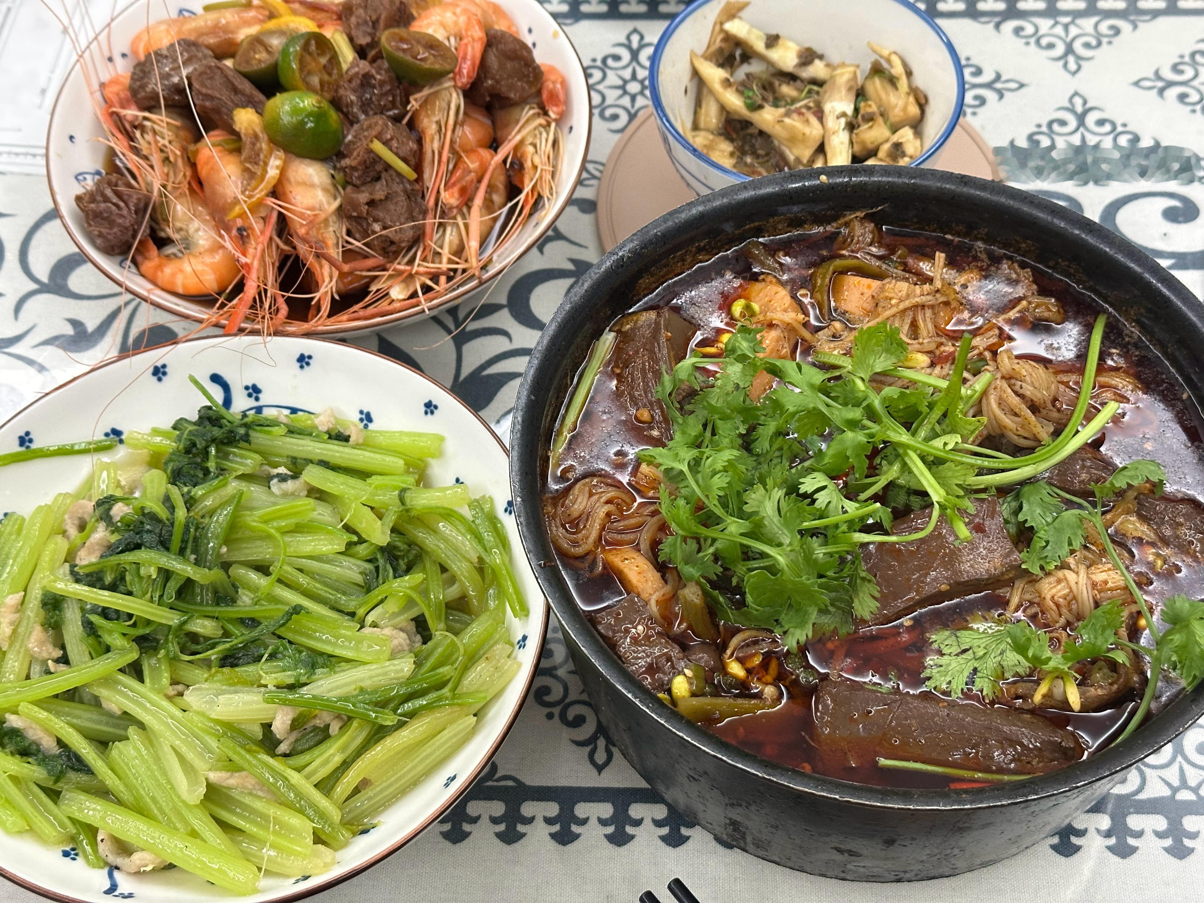 上海美食昨天吃了一顿饭，今天这是第二顿！上海