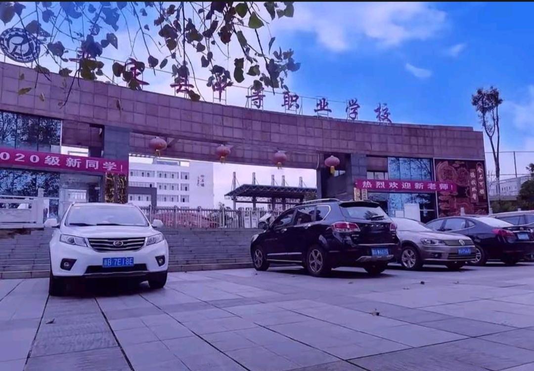 考不上高中，到底意味着什么?很多人轻描淡写：不就是换条路读书吗?职高，技校照样