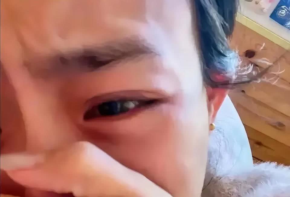 救命！50岁老婆非要考驾照，3200块报名费交了，科目一轻松过，科目二半坡起步却