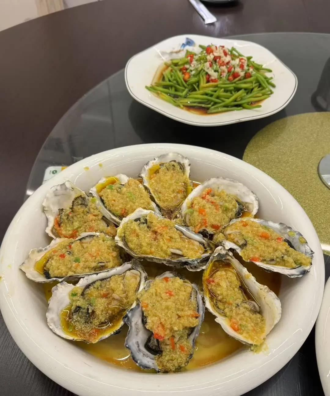 追求低级趣味到底都有哪一些呢？我们在纪委查处违纪违法领导干部的通报当中，经常会看