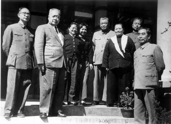 1927年，南昌起义刚结束，周恩来见陈毅赶来了，很欣慰，可分配工作时，有些不好意