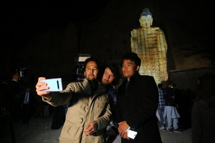 2001年，塔利班不顾全世界的谴责，炸毁了建于公元三世纪的阿富汗巴米扬大佛，20