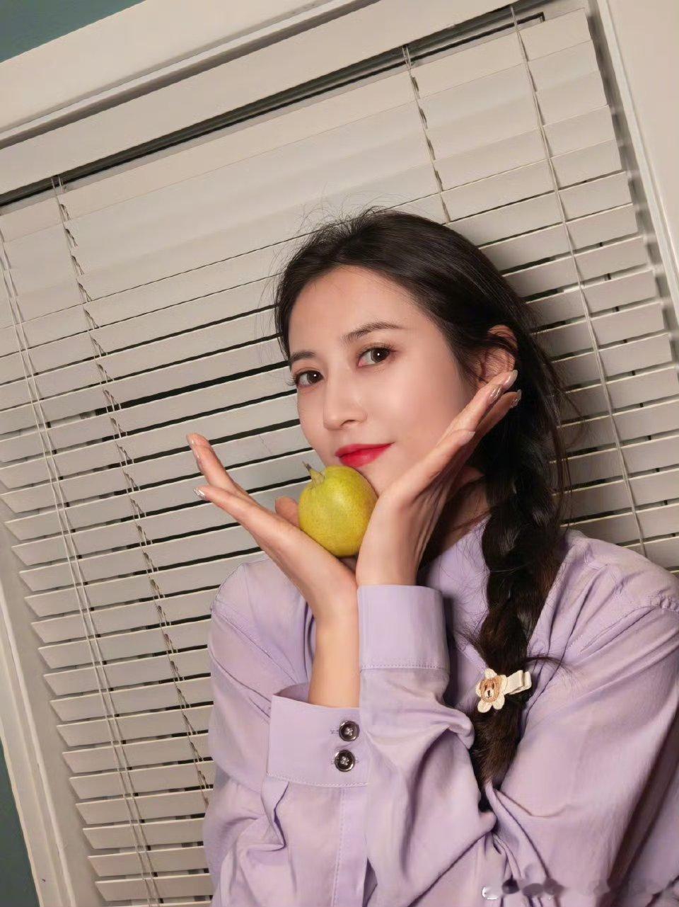 陈钰琪五一微博营业，5月对琪琪很友好的，毒娘子的出圈只是一个开始，接下来可能还会