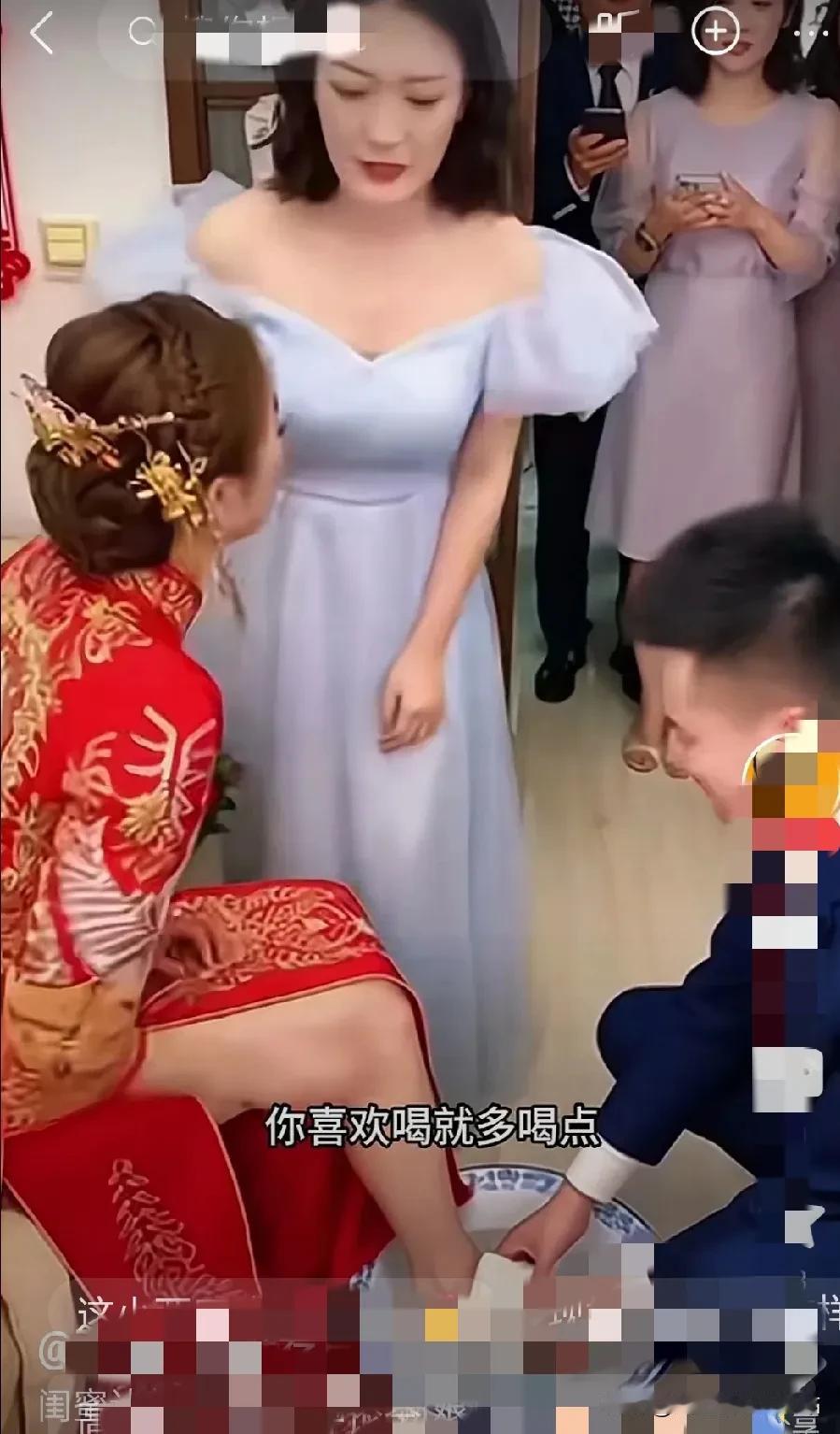 奇葩闺蜜，结婚让新郎喝洗脚水，被新娘怒怼！你给我滚！近日一场新婚宴上闹出的乌