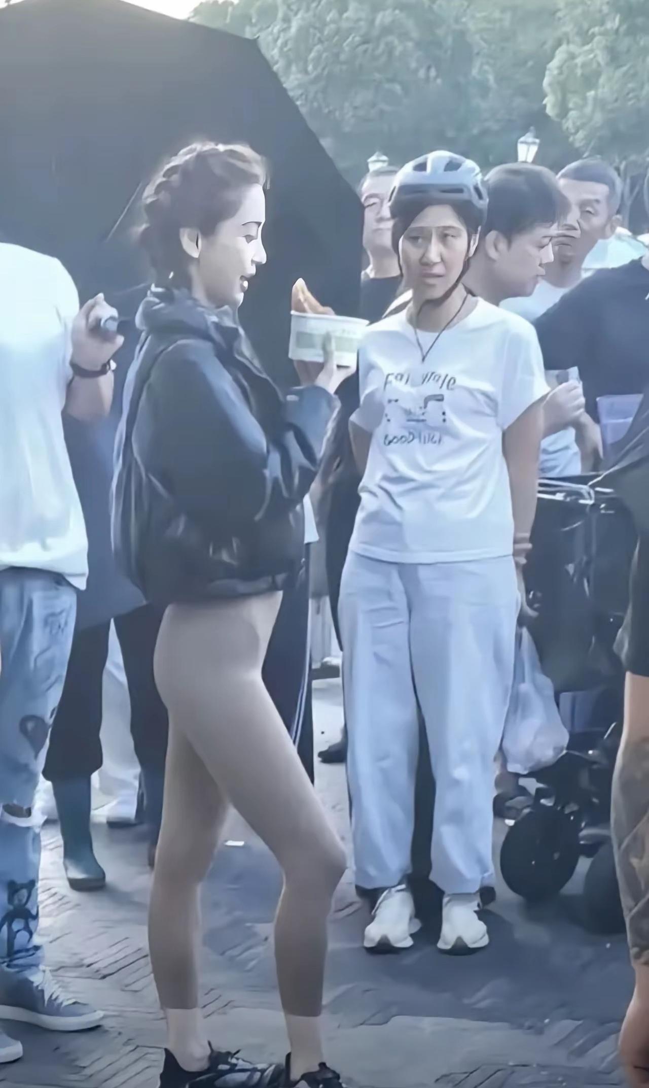 杨颖的腿，是娱乐圈最成功的“视觉骗局”。你看到的每一张神图，背后都是精密计算