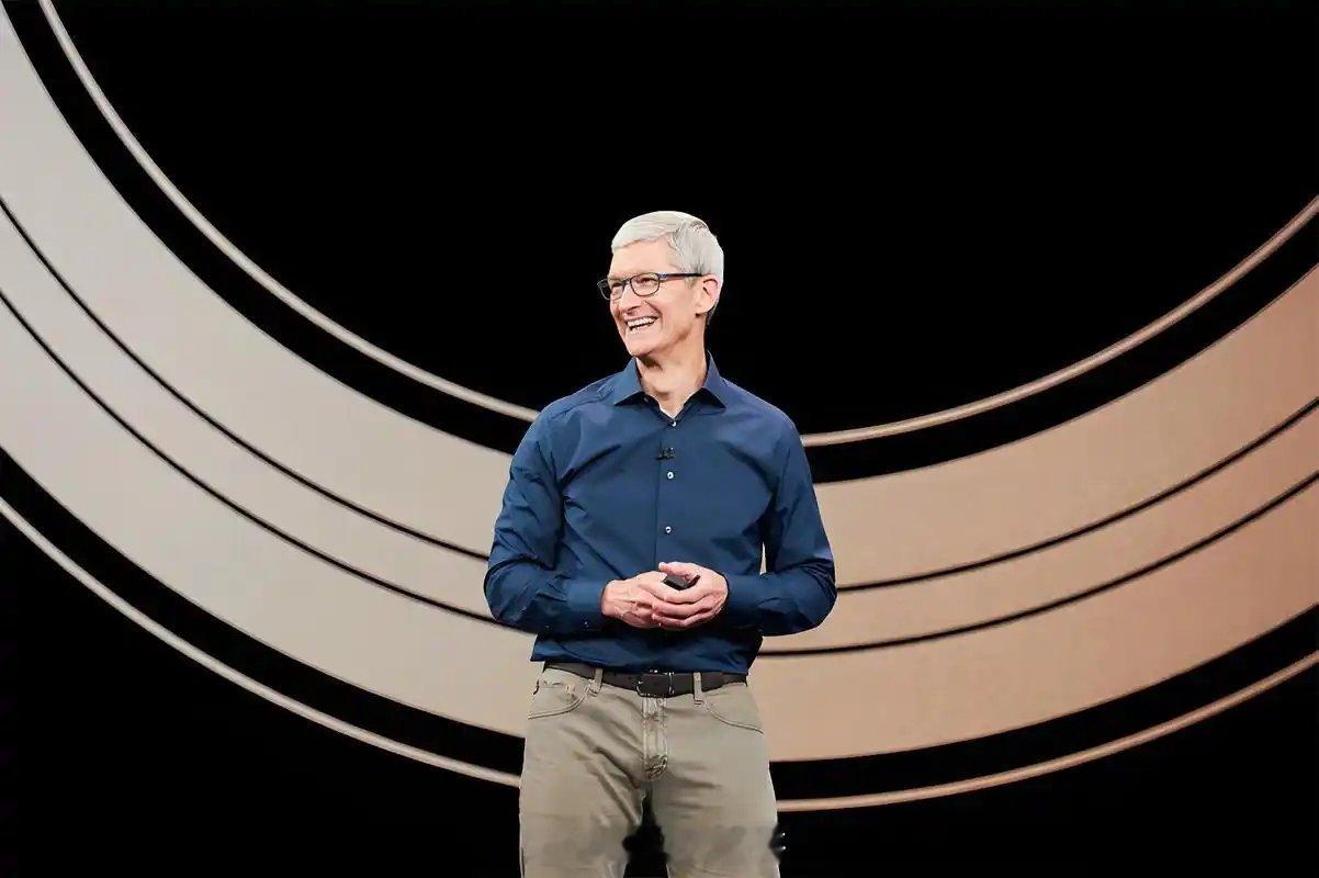 回顾库克15年的CEO生涯，不靠激进创新，靠稳健运营和精准布局稳住苹果大局，拓展