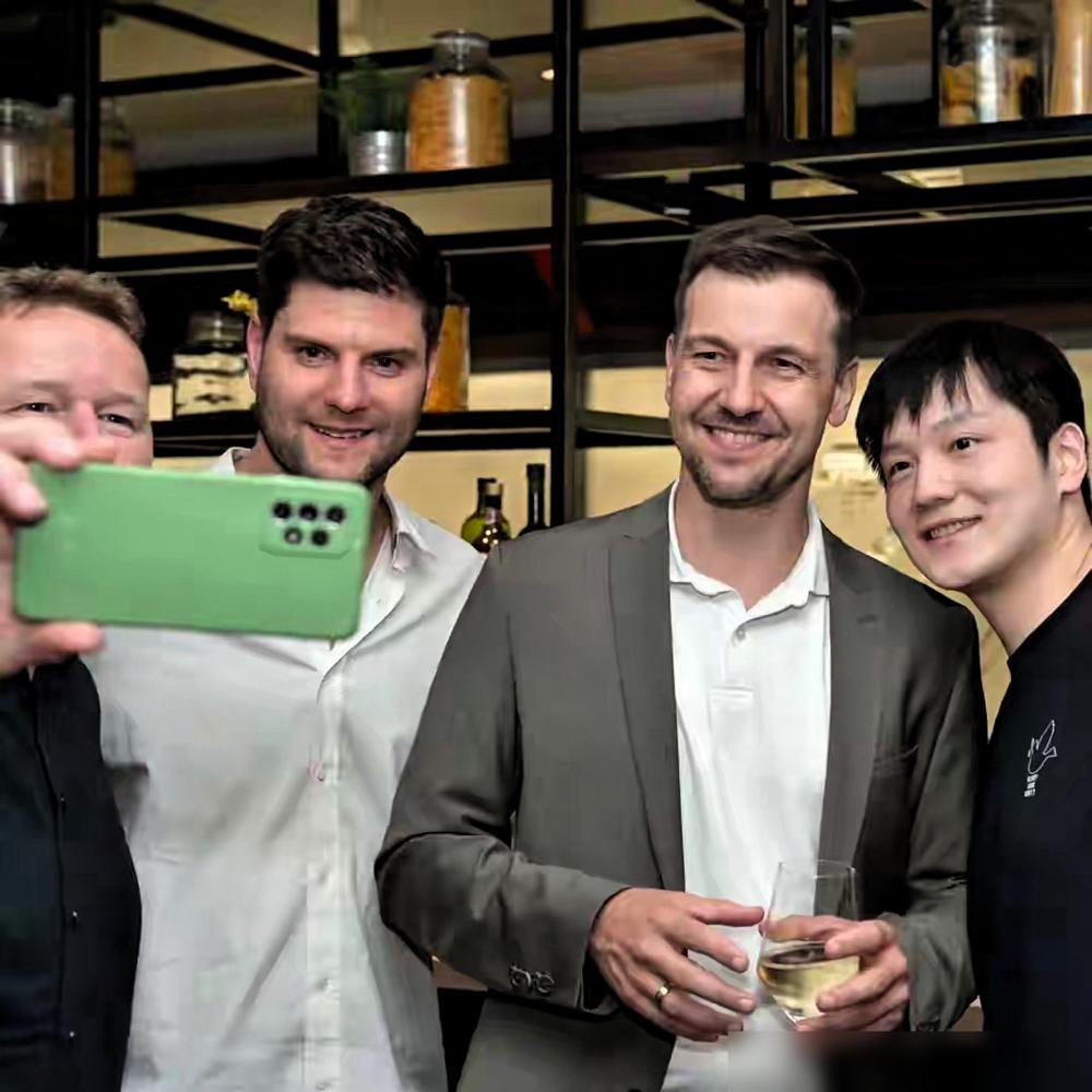 德国名将奥恰洛夫在播客爆料，说樊振东大概率不参加2026伦敦团体世乒赛。他队