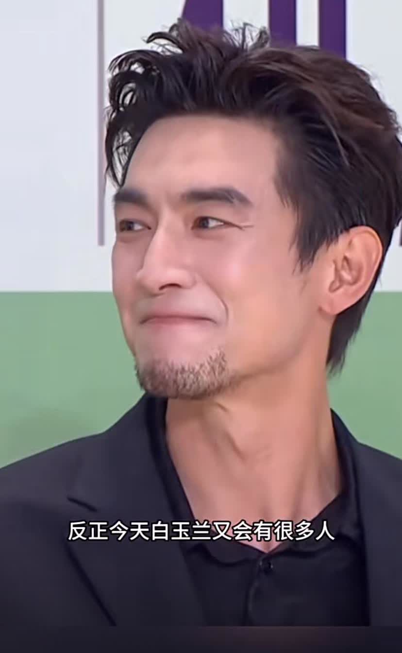 我严重怀疑，林更新出现在白玉兰，并不是为了领奖，更不是简单走个过场，我怀