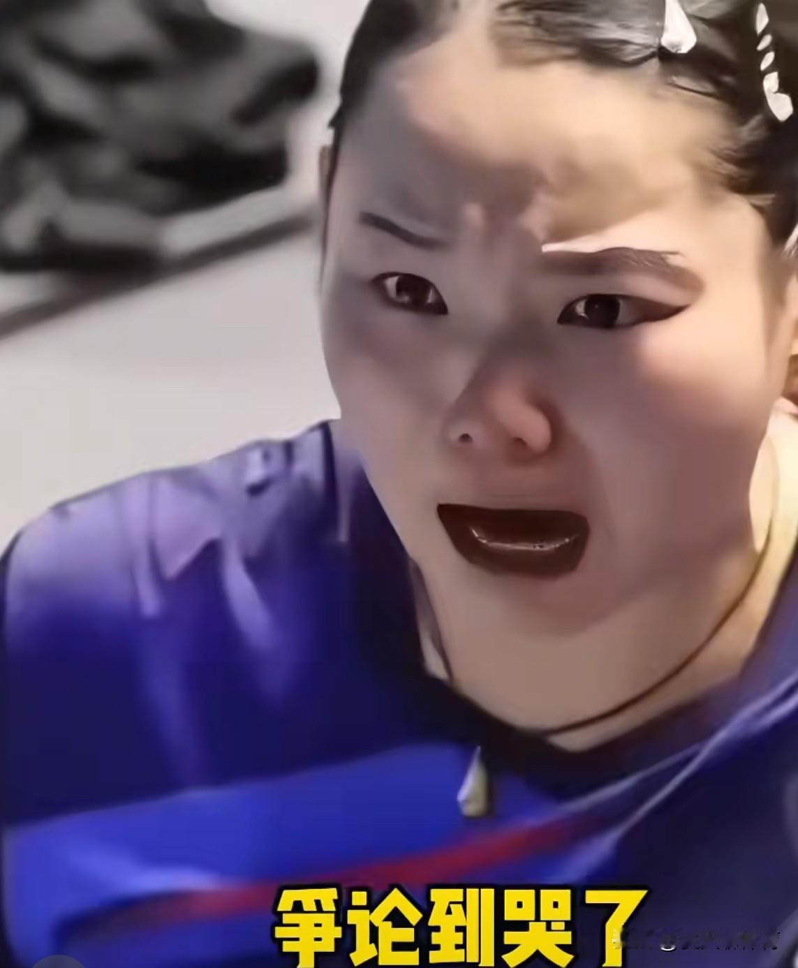 何卓佳哭成了泪人[哭哭][哭哭]第一次看到佳佳哭得这么委屈啊，好脾气的佳佳都发火