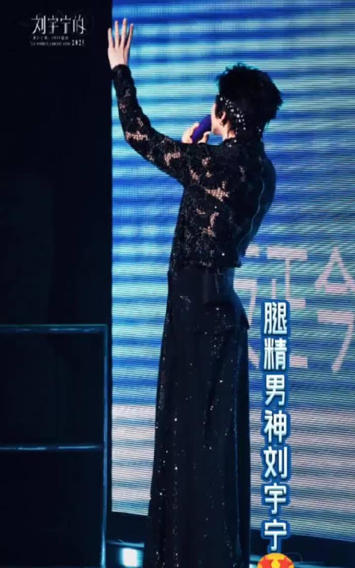 有人说高处不胜寒，他却把海拔活成了从容——不必踮脚，就能触到星光；低头微笑时，目