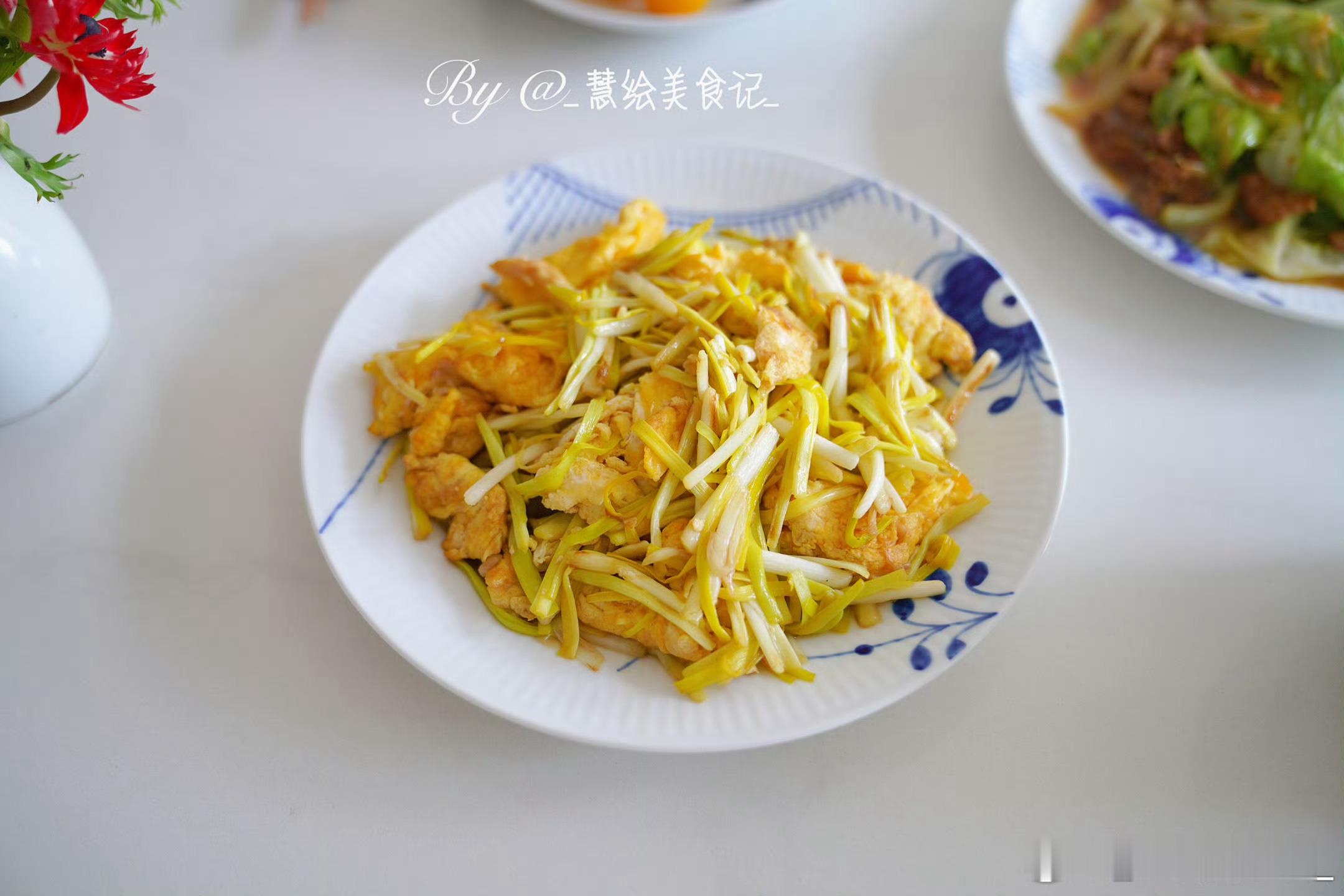 周四早餐绿甘蓝炒肉、蒜黄炒鸡蛋、土豆丝炒肉、手抓饼、绿豆粥、小番茄~我的美食日记