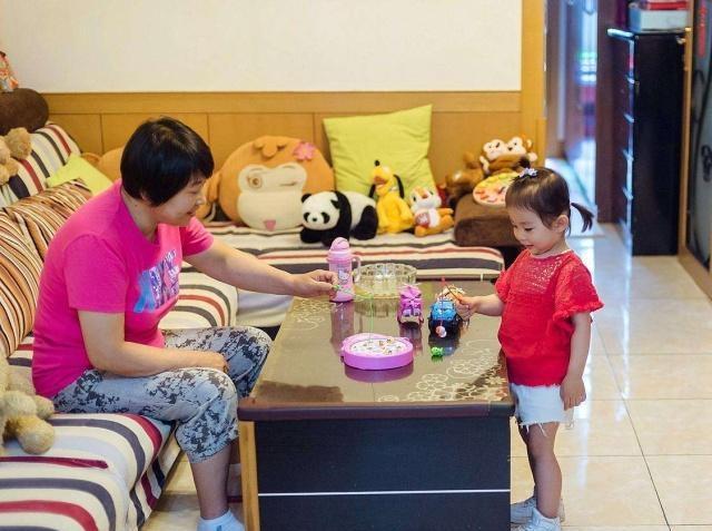 说出来真的很丢人，我今年40岁，17岁生娃，现在已经当奶奶了。和老公打拼十几年，